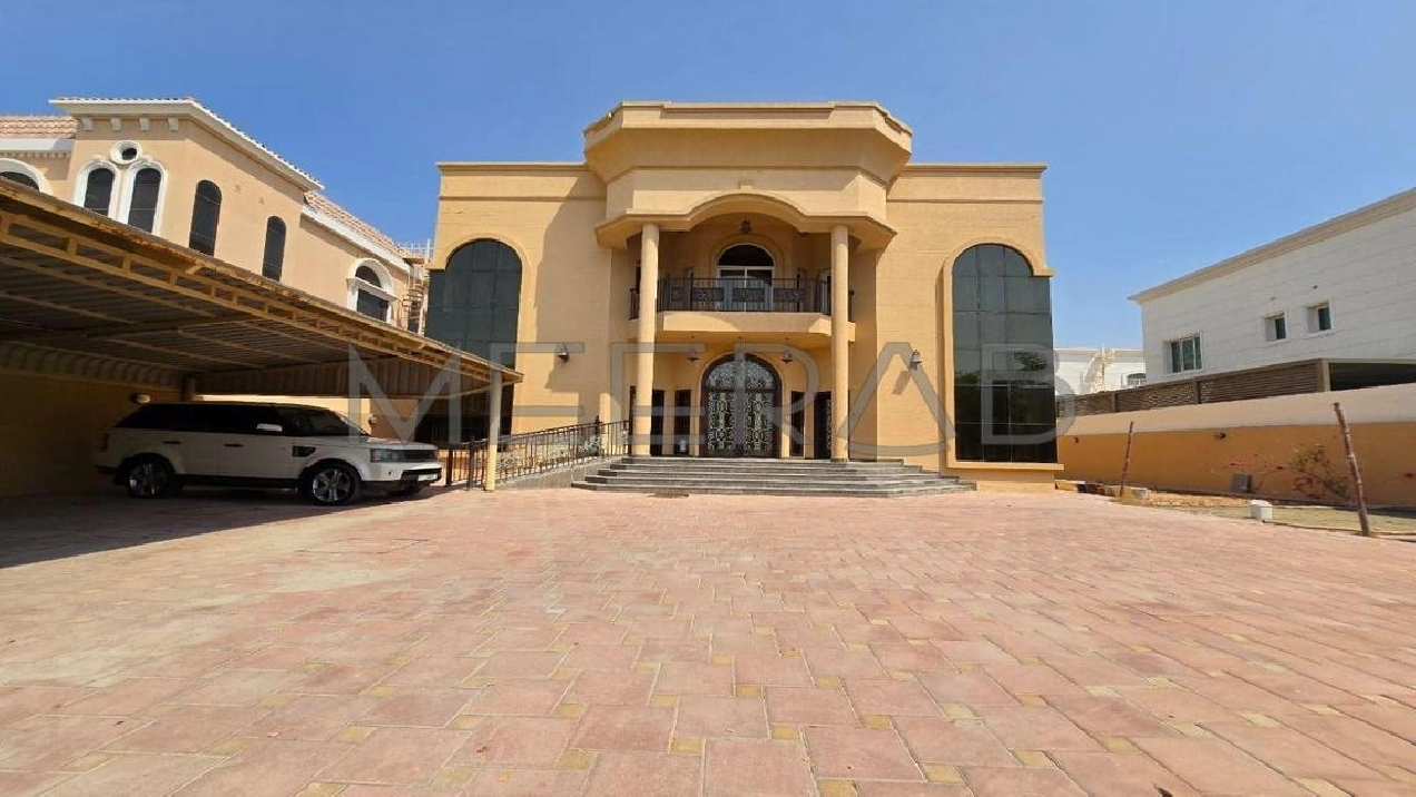 WELL MAINTIANED | SPACIOUS VILLA | SERVANT BLOCK Image# 1