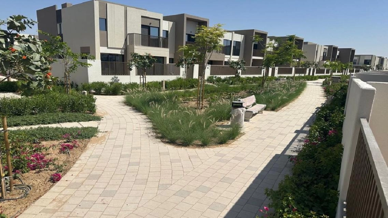 LUSH GREENERY VIEWS  | END UNIT | CLOSE TO POOL Image# 1