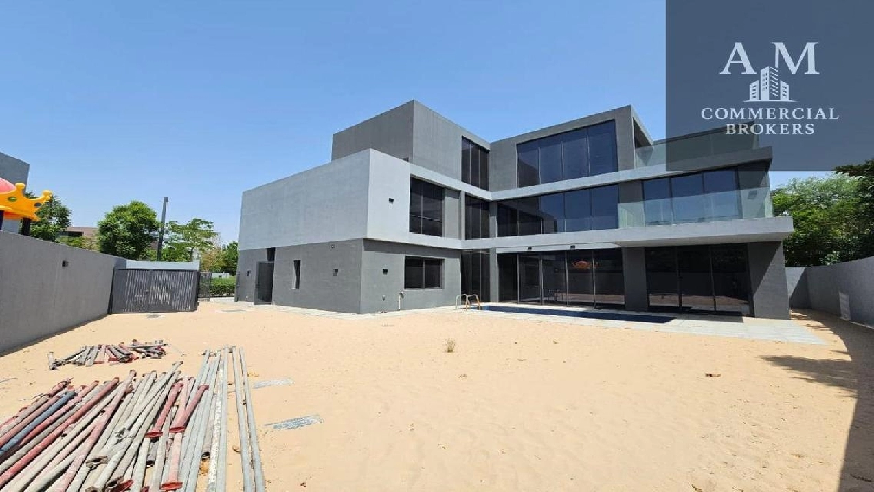 Spacious 5 BR Villa in Robinia for Yearly Rent