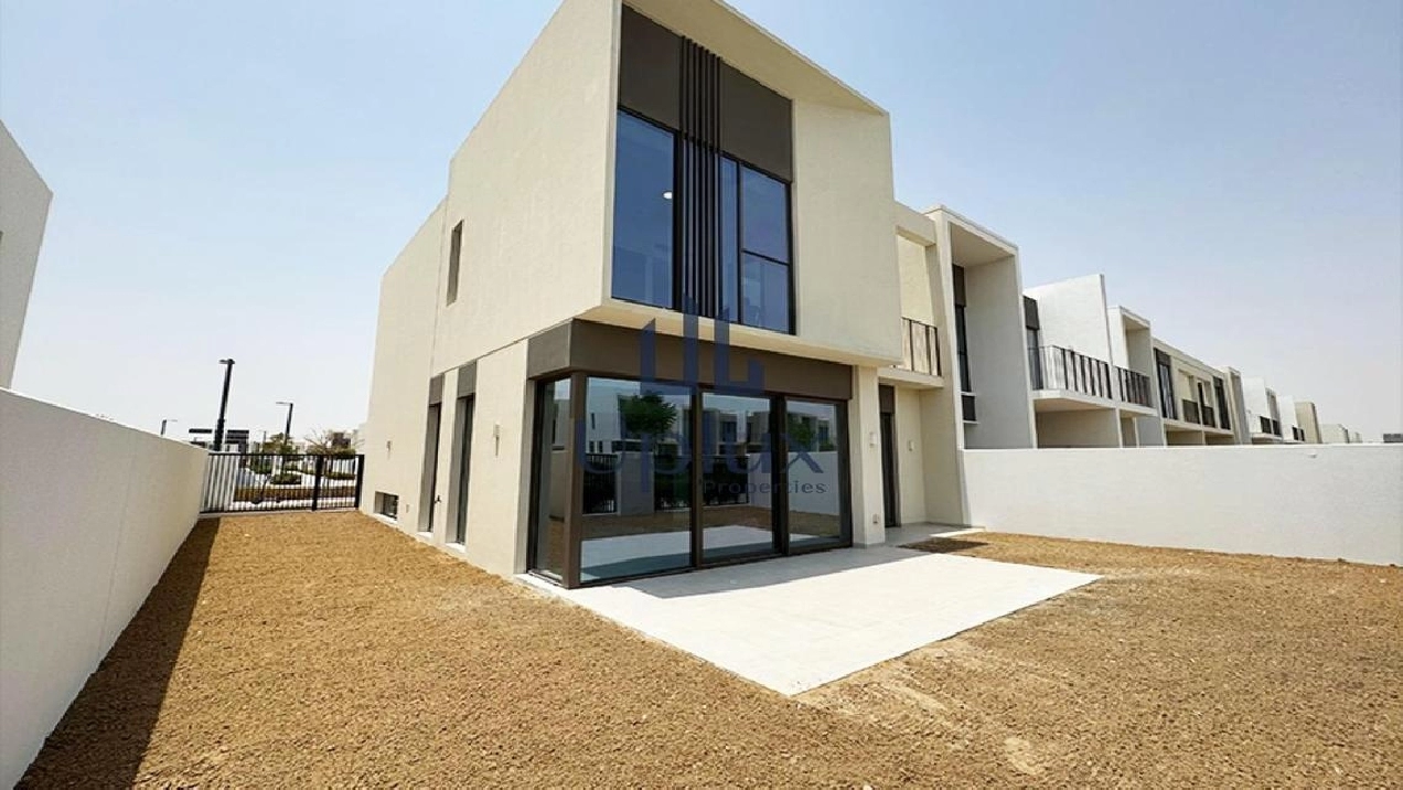 Single Row | Corner Unit | Unfurnished Image# 1