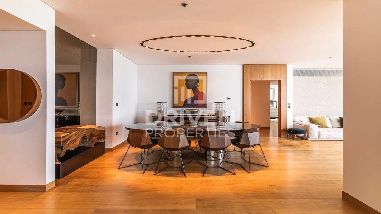 High Floor | Luxurious with Full Skyline Views Pictures