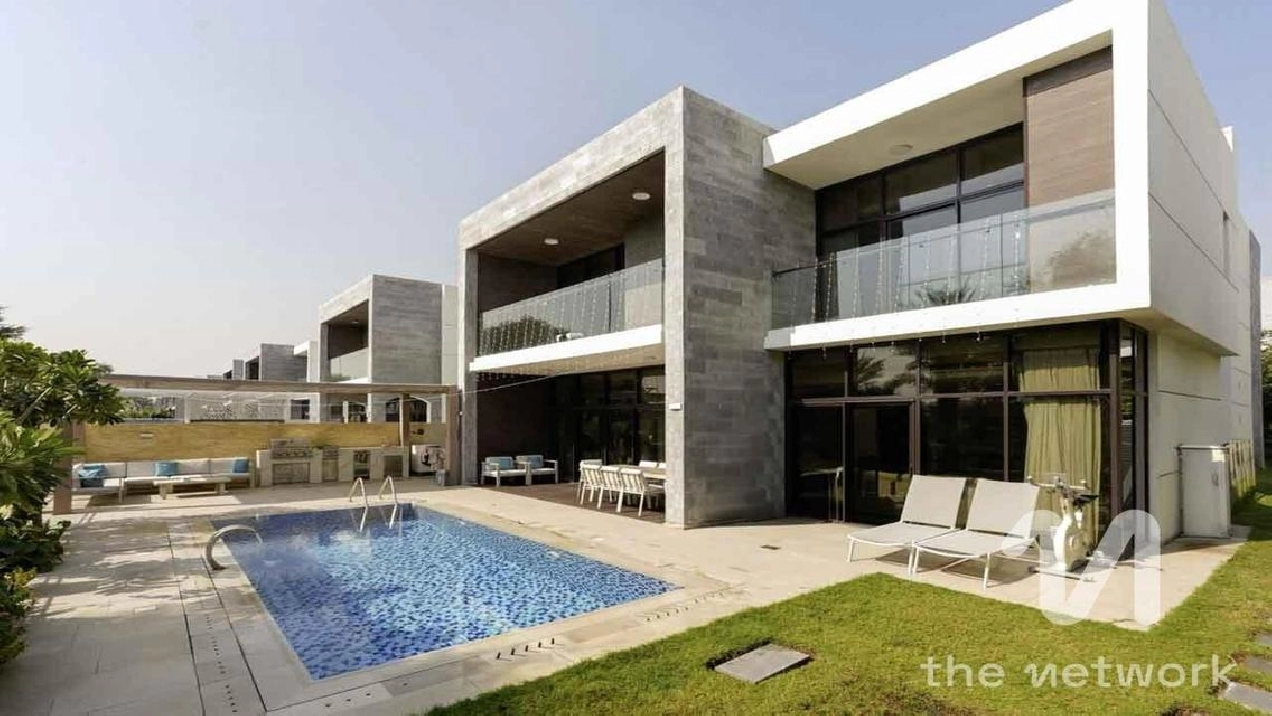 Standalone Villa | Stunning 5 Bed | Golf Course Image# 1