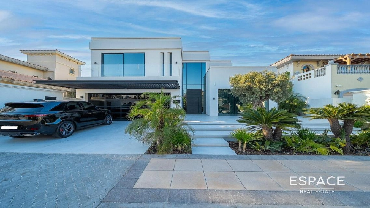 Best Priced Brand New Palm Villa | 5 Bed Image# 1