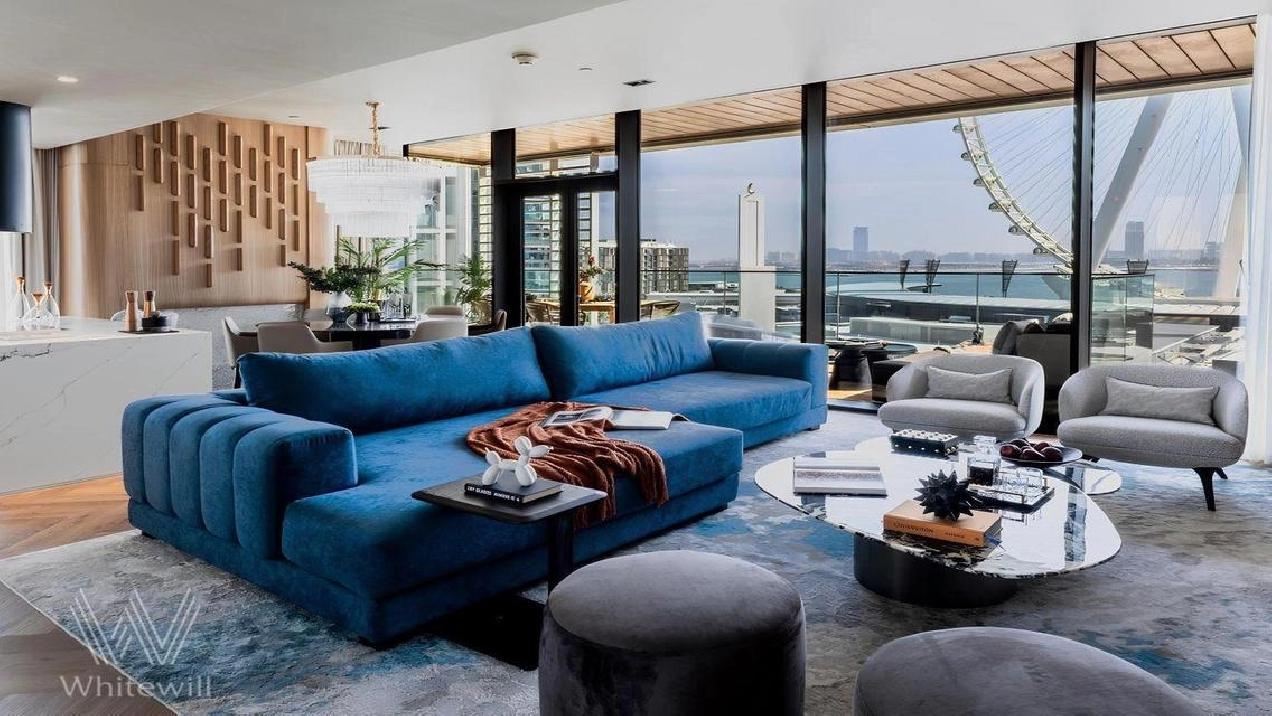 Fully Upgraded Spacious Unit with Wow-View Image# 1