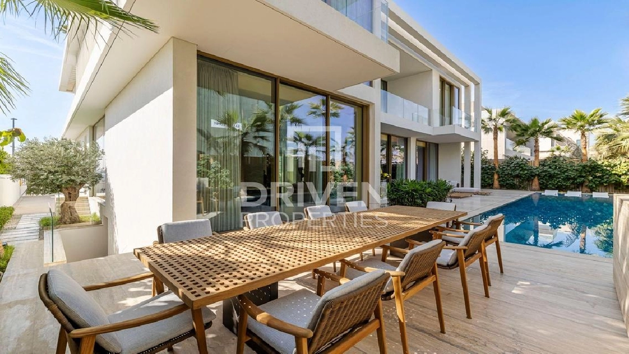 Designer Coastal Villa | Modern and Brand New Pictures