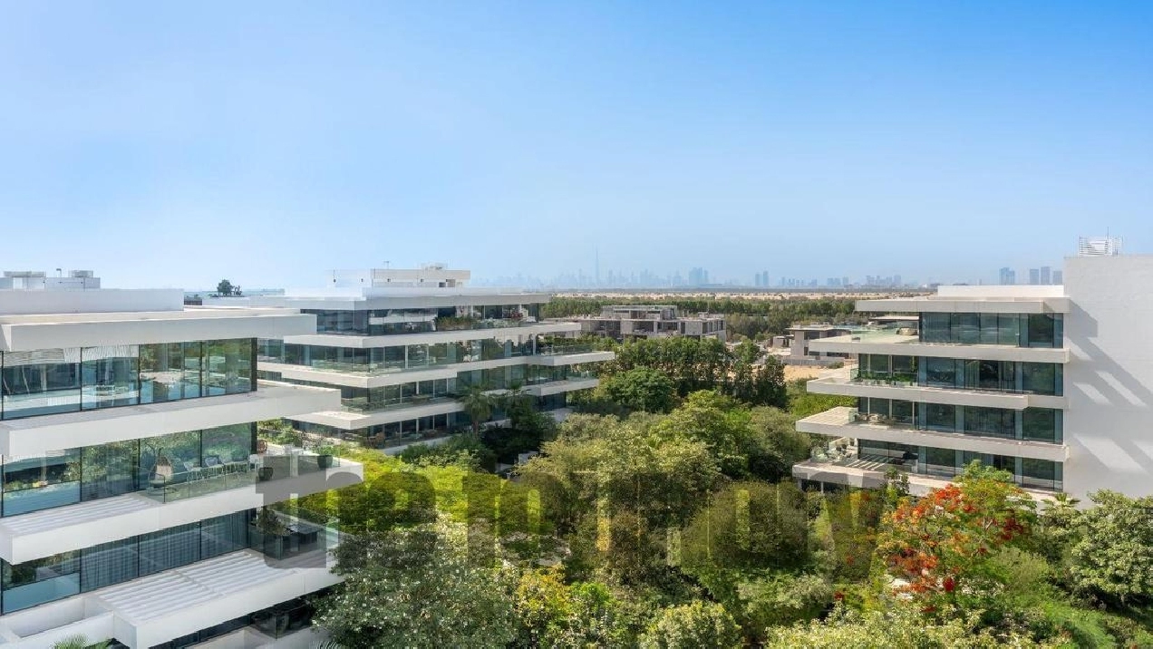 Rare-to-Market, Large High-Floor 3-Bedroom Apt Pictures