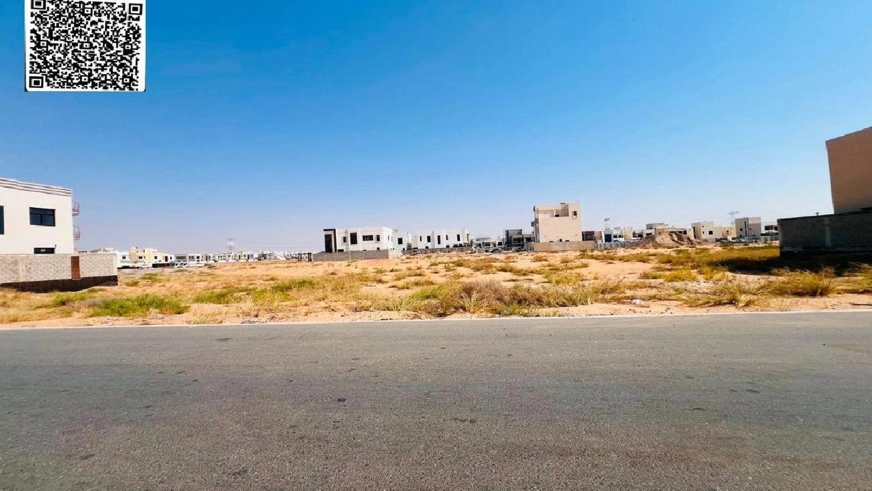 Land for sale, freehold fees included; excellent