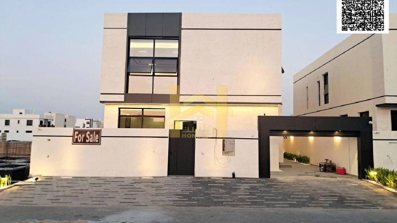 Luxurious finishes, freehold ownership, close to s
