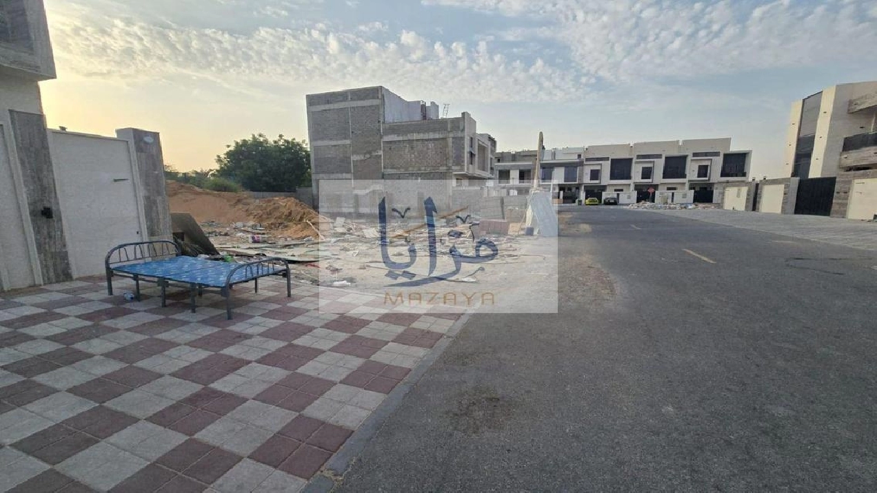 Townhouse plot with construction and building perm Pictures