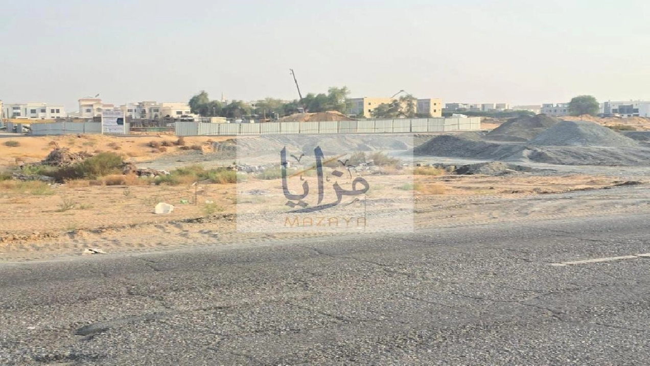 15 Townhouse plots, excellent location on the main