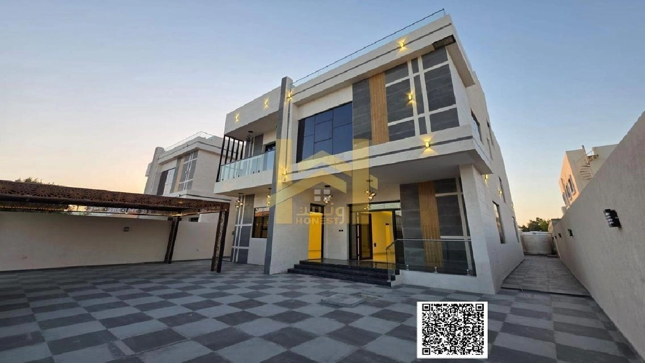 Two floors + roof - residential area - negotiable Pictures