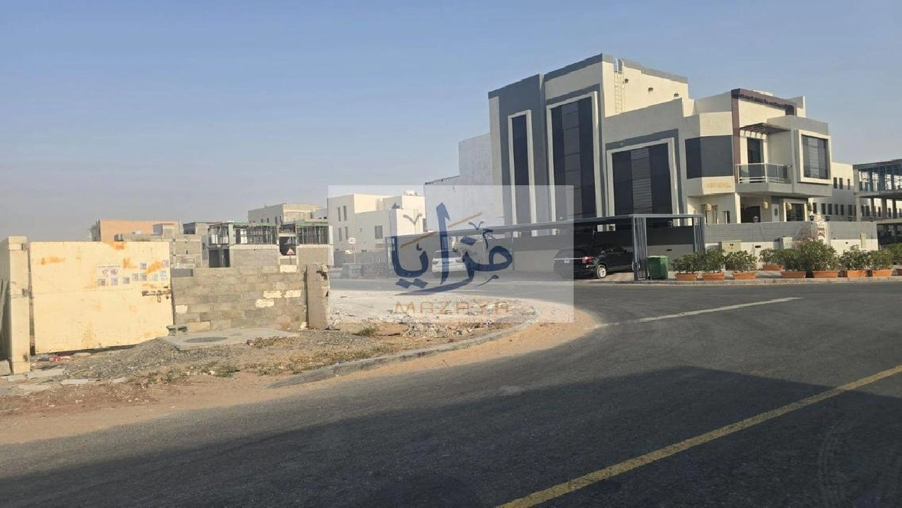 Two townhouse plots for sale behind the shops, reg Pictures