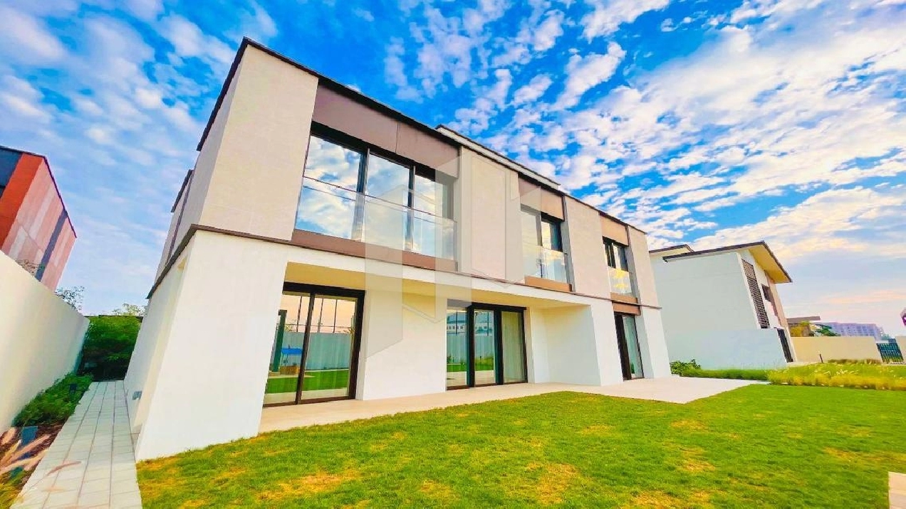 Premium 5BR + Pod | Single Row | Prime Location