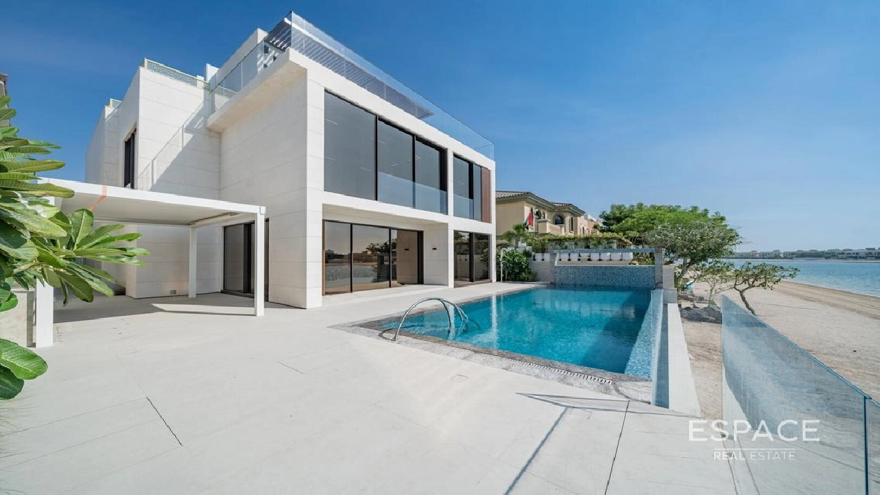 Luxury Beachfront Villa | Rooftop | Atlantis View Image# 1