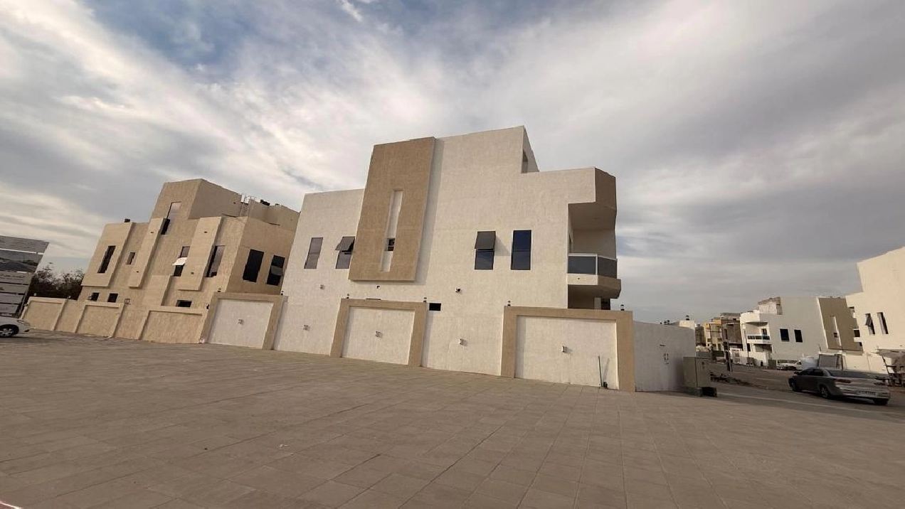 5 BR Villa with Private Garden in Al Helio