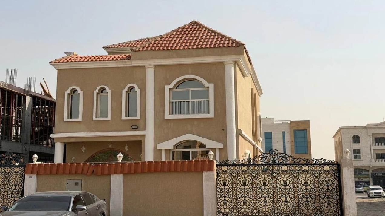 5-BR Villa in Al Rawda with Private Garden Pictures